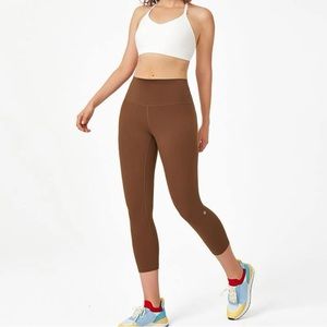 $9 SALE Glowmode FeatherFit low Impact Capri Leggings